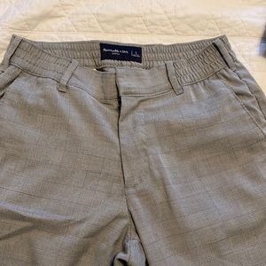 Abercrombie plaid / grey sneaker tapered pant